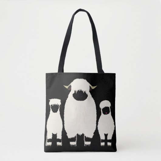 3 Valais Black Nose Sheep op rij Tote Bag (Voorkant)
