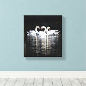 3 Zwanen en reflecties Canvas Afdruk (Insitu (Houten vloer))