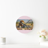 3D Cartoon Lion Eating Zebra – Wild Savannah Scene Ronde Klok (Huis)