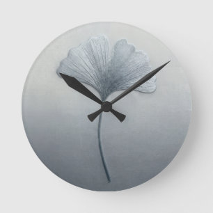 ⁠3D Geborduurd Ginkgoblad Blauw Grijs⁠ Ronde Klok