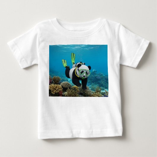 3D Pandabeer Zwemt Onderwater Rif (Voorkant)