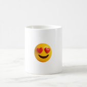 3d yellow smiling emoji face with heart shaped eye koffiemok (Center)
