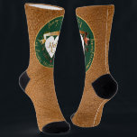 3de Jubileum  Leder Afbeelding Sokken<br><div class="desc">Dit is leuk,  crew sokken die je liefde eren op je derde trouwdag. Ik heb deze ontworpen met 'gewaagd' in het achterhoofd en de traditionele jade- en lederbeelden samen met uw medailletekst en mijn fancy hart maken een regaal en passend ontwerp voor uw speciale dag!</div>