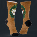 3de Jubileum  Leder Afbeelding Sokken<br><div class="desc">Dit is leuk,  crew sokken die je liefde eren op je derde trouwdag. Ik heb deze ontworpen met 'gewaagd' in het achterhoofd en de traditionele jade- en lederbeelden samen met uw medailletekst en mijn fancy hart maken een regaal en passend ontwerp voor uw speciale dag!</div>