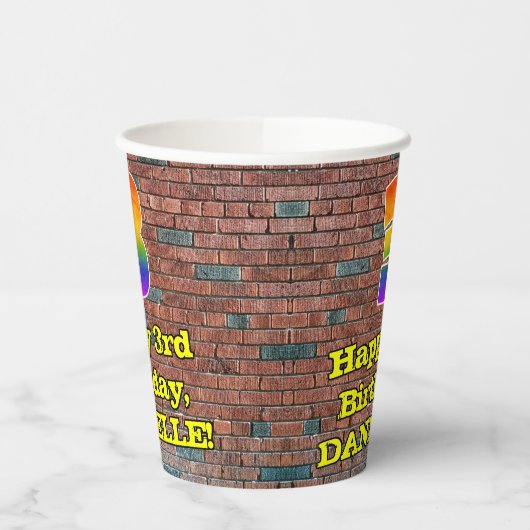 3de verjaardag: Fun Graffiti-geïnspireerde regenbo Papieren Bekers (Links)