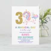 3e Rainbow Unicorn Verjaardag Uitnodigingen (Staand voorkant)
