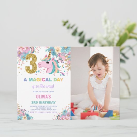 3e Verjaardag Eenhoorn Verjaardag Uitnodigingen w (Staand voorkant)