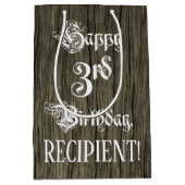 3e verjaardag: Fancy, Faux Wood Kijk + Aangepaste Medium Cadeauzakje (Voorkant)