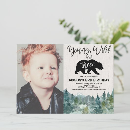 3e verjaardag jongen, jonge wilde drie rustieke fo kaart (Staand voorkant)