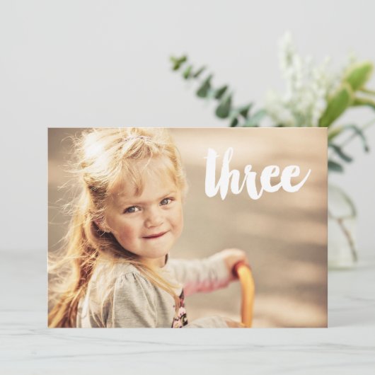 3e verjaardag nummer drie fotobedekking uitnodigin kaart (Staand voorkant)