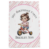 3e. Verjaardag van het meisje op een driewielers f Medium Cadeauzakje (Voorkant)