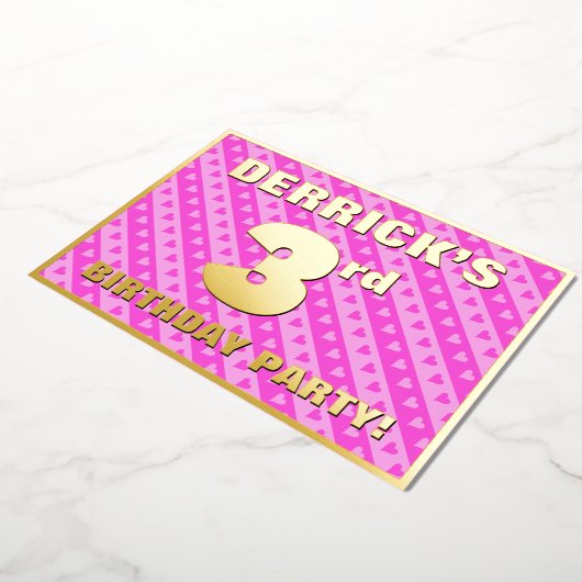3e verjaardagsfeestje — Leuke roze harten en strep Folie Uitnodiging (Gedraaid)