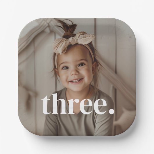 3e verjaardagsfoto - drie papieren bordje (Voorkant)