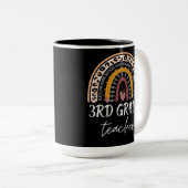 3rd grade teacher back to school leopard rainbow tweekleurige koffiemok (Voorkant rechts)