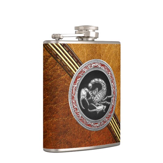 [400] Sacred Silver Scorpion op zwart Heupfles (Rechts)