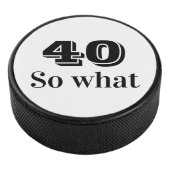 40 dus wat een grappig citaat 40ste verjaardag hockey puck (3/4)