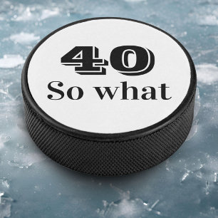 40 dus wat een grappig citaat 40ste verjaardag hockey puck