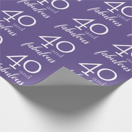40 en Fabulous 40e verjaardag Violet en wit Cadeaupapier (Hoek)