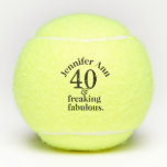 40 en Fabulous Birthday Personalized Funny Tennisballen<br><div class="desc">Persoonlijke 40 en Fabulous grappige citaat op een grappige aangepaste tennisbal die voor elke leeftijd werkt, voor je beste vriend of familielid die geweldig is in tennis, of gewoon geweldig in het leven in het algemeen - is een geweldige inspirerend opname-me-up om je speelpartner op te vrolijken. Pas je aan...</div>