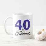 40 en Fabulous Blue Glitter 40th Birthday Koffiemok<br><div class="desc">Het vieren van 40-jarige draaien in stijl met dit elegante 40ste verjaardagsontwerp. De woorden 40 en fantastisch in koninklijk blauw glitter en zwart zijn gemaakt met moderne typografie. De overeenkomstige producten zoals uitnodigingen en partijbenodigdheden zijn beschikbaar in onze winkel. Als je hulp nodig hebt, kun je contact met ons opnemen...</div>