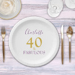 40 en Fabulous Chic Elegant 40th Birthday Papieren Bordje<br><div class="desc">Viel veertig en teken deze prachtige mijlpaal veertig jaar met de chic moderne elegantie en genade. Voeg jouw naam toe aan deze stijlvolle,  elegante,  minimalistische typografie in Gold en paars,  waarin u aankondigt dat u inderdaad 40 en Fabulous bent.</div>