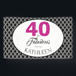 40 en Fabulous Custom 40th Birthday Spandoek<br><div class="desc">Elegant 40 en geweldige gepersonaliseerde 40e verjaardagsbanner, de woorden 40 en sassy zijn in roze glitter en zwart. U kunt deze banner met jouw naam gemakkelijk aanpassen. Overeenkomende producten zoals uitnodigingen voor 40e verjaardag en benodigdheden voor 40e verjaardag zijn verkrijgbaar in onze winkel. Als je hulp nodig hebt, kun je...</div>