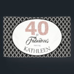 40 en Fabulous Custom 40th Birthday Spandoek<br><div class="desc">Elegante 40 en fabuleus gepersonaliseerde 40e verjaardagsfeestbanner, de woorden 40 en sassy zijn in roze glitter en zwart. U kunt deze banner eenvoudig aanpassen met jouw naam. Overeenkomende producten zoals 40e verjaardag uitnodigingen en 40e verjaardag partij benodigdheden zijn beschikbaar in onze winkel. Als u hulp nodig hebt, neem dan contact...</div>