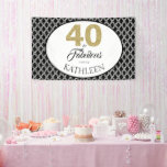 40 en Fabulous Custom 40th Birthday Spandoek<br><div class="desc">Elegant 40 en geweldige gepersonaliseerde viertigste verjaardagsbanner, de woorden 40 en sassy zijn in gouden glitter en zwart. U kunt deze banner met jouw naam gemakkelijk aanpassen. Overeenkomende producten zoals uitnodigingen voor 40e verjaardag en benodigdheden voor 40e verjaardag zijn verkrijgbaar in onze winkel. Als je hulp nodig hebt, kun je...</div>