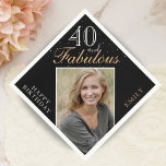 40 en Fabulous Elegant 40th Birthday Party Foto Servet<br><div class="desc">40 en Fabulous Zwart Elegant 40e Verjaardagsfeestje Fotoservet. Het inspirerend 40 en fabelachtig is in een modern wit en goudkleurig schrift op een zwarte achtergrond. Maak je eigen 40e verjaardagsfeestje papieren servet voor haar. Personaliseer met jouw naam en leeftijdsnummer. Plaats een van uw foto's in de sjabloon.</div>