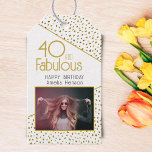 40 en Fabulous Gold Glitter Photo 40th Birthday Cadeaulabel<br><div class="desc">40 en Fabulous Gold Glitter Photo 40th Birthday Gift Label. Dit cadeau-label is de perfecte aanvulling op elk cadeau! Het kenmerkt een douanefoto, trendy typografie, en faux gouden glitter stippen. De foto kan worden gepersonaliseerd om het geschenk nog specifieker te maken. De typografie is modern en stijlvol, en voegt een...</div>