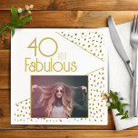 40 en Fabulous Gold Glitter Photo 40th Birthday Servet<br><div class="desc">40 en Fabulous Gold Glitter Foto 40th Birthday Napkins. Moderne vormgeving met trendy typografie en faux gouden glitterspots. Maak je eigen 40ste verjaardagsfeestje voor haar.</div>