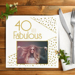 40 en Fabulous Gold Glitter Photo 40th Birthday Servet<br><div class="desc">40 en Fabulous Gold Glitter Foto 40th Birthday Napkins. Moderne vormgeving met trendy typografie en faux gouden glitterspots. Maak je eigen 40ste verjaardagsfeestje voor haar.</div>