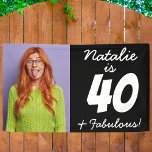 40 En Fabulous Grappige Gepersonaliseerde Foto Ver Spandoek<br><div class="desc">Vier de fantastische 40 met onze 40 En Fabulous Funny Gepersonaliseerde Foto Verjaardagsbanner! Deze aangepaste gelukkige verjaardagsbanner is ontworpen om de mijlpaal extra speciaal te maken. Gepersonaliseerd met een foto, wordt het een unieke en memorabele toevoeging aan uw 40ste verjaardagsfeestdecoratie. Hallo Zeg vaarwel tegen generieke banners en een gepersonaliseerde touch...</div>