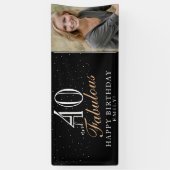 40 en Fabulous Modern Black 40th Birthday Foto Spandoek (Verticaal)
