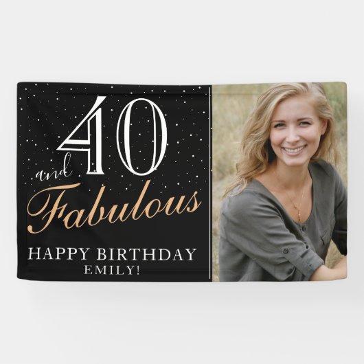 40 en Fabulous Modern Black 40th Birthday Foto Spandoek (Horizontaal)