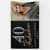 40 en Fabulous Modern Black 40th Birthday Foto Spandoek (Verticaal)