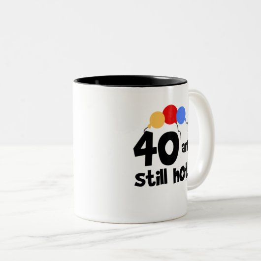 40 en nog warm tweekleurige koffiemok (Voorkant rechts)