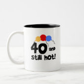 40 en nog warm tweekleurige koffiemok (Links)