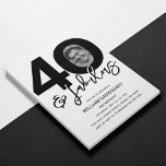 40 & Fabulous Foto 40th Birthday Invitation Kaart<br><div class="desc">Stijlvolle,  bewerkbare uitnodiging voor 40e verjaardag met 40 & geweldige,  40 met een foto in de nul,  met een zwart lettertype boven een klassieke witte achtergrond en een gemakkelijk te personaliseren sjabloon voor het vieren van de verjaardag.</div>