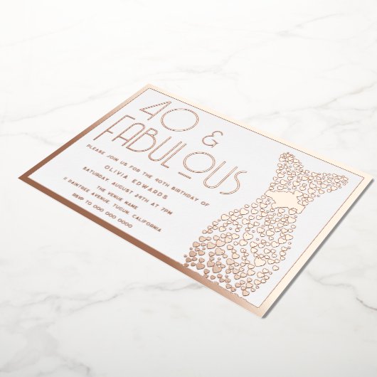 40 & Fabulous Gold Gown Retro 40th Birthday Folie Uitnodiging (Gedraaid)