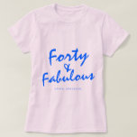 40 Fabulous Neon Blue Name 40th Birthday Gift T-shirt<br><div class="desc">Vier het draaien 40 in stijl met deze moderne roze en blauwe aangepaste naam 40e verjaardag t-shirt met de tekst veertig en fantastisch in neon blauw elegant script op een roze achtergrond. Voeg eenvoudig jouw naam toe aan dit 40e verjaardagsviering t-shirt. Perfect verjaardagscadeau voor een moderne, stijlvolle en elegante 40-jarige....</div>