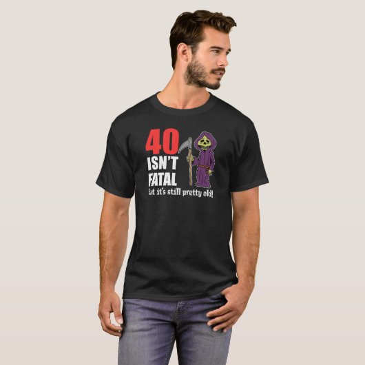 40 is niet fataal, maar nog steeds oud, grimmiger t-shirt (Voorkant volledig)