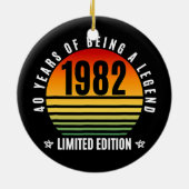 40 jaar oude cadeauretro 1982 Limited Edition 40th Keramisch Ornament (Achterkant)