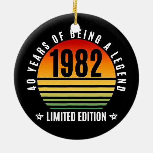 40 jaar oude cadeauretro 1982 Limited Edition 40th Keramisch Ornament (Achterkant)