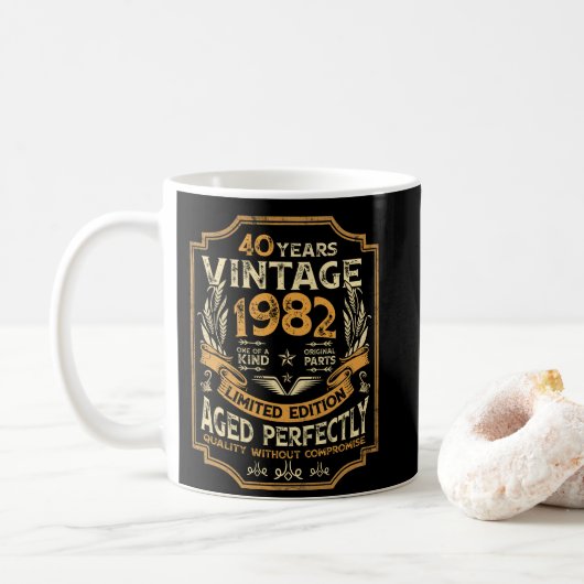 40 jaar oude Vintage 1982 40e verjaardag Koffiemok (Met donut)
