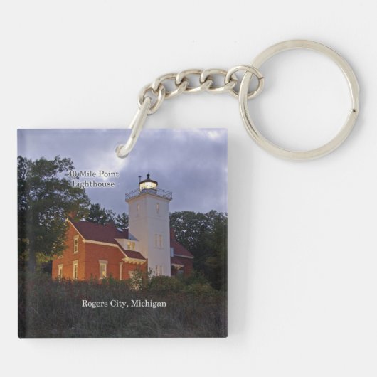 40 Mile Point Lighthouse, dubbelzijdige sleutelket Sleutelhanger (Achterkant)