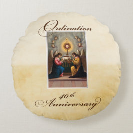 40e Ordination Jubileum Angels at Altar Rond Kussen