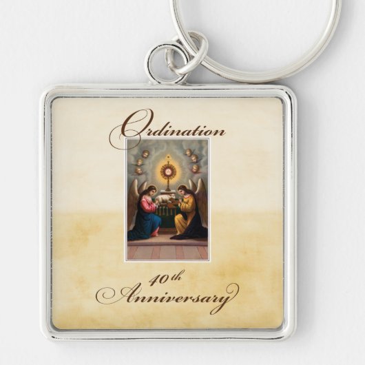 40e Ordination Jubileum Angels at Altar Sleutelhanger (Voorkant)