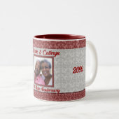 40e Ruby Jubileum Red en Silver Damask Foto Tweekleurige Koffiemok (Voorkant rechts)