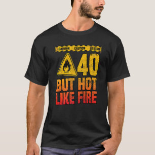 40e verjaardag. 40 jaar maar warm als vuur. Grappi T-shirt